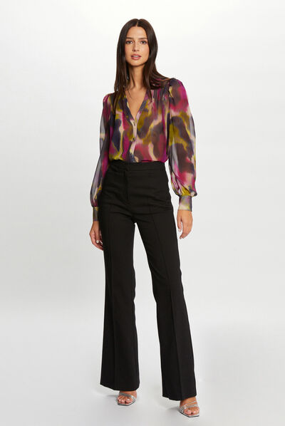 Pantalón city flare con pinzas negro mujer