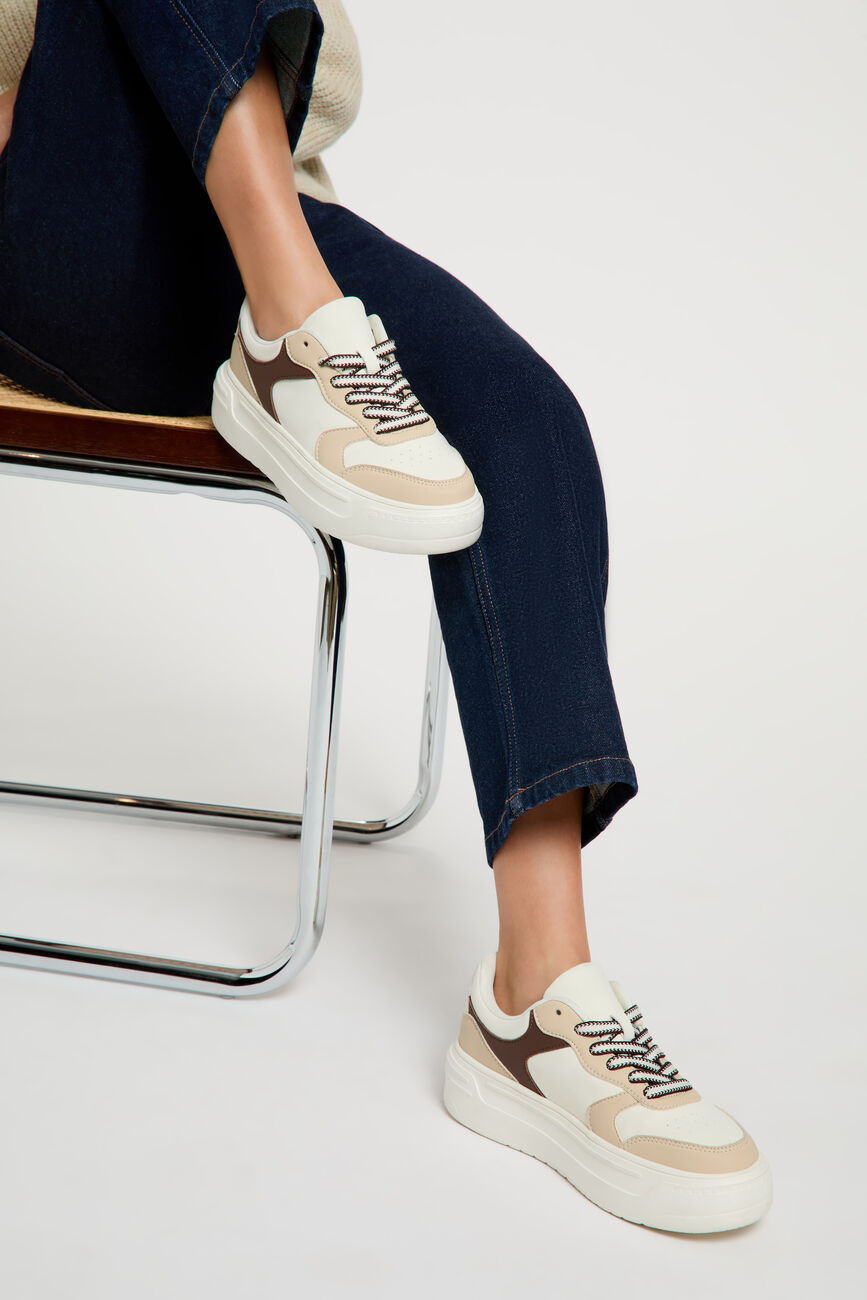 Zapatillas bicolor de piel sint&eacute;tica blanco mujer