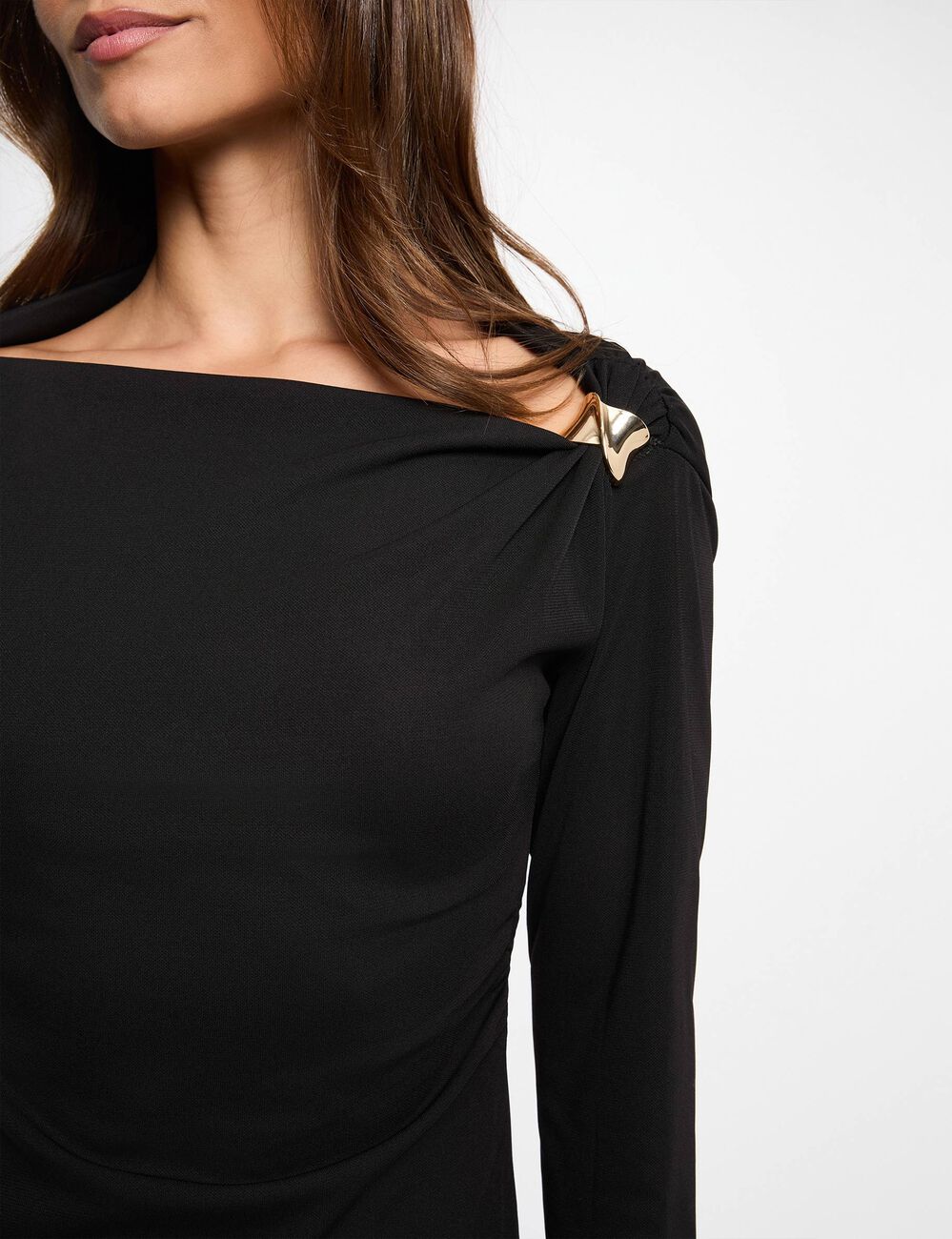 Vestido corto con escote barco negro mujer