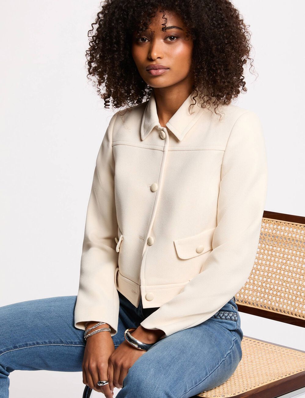 Chaqueta corta creme mujer