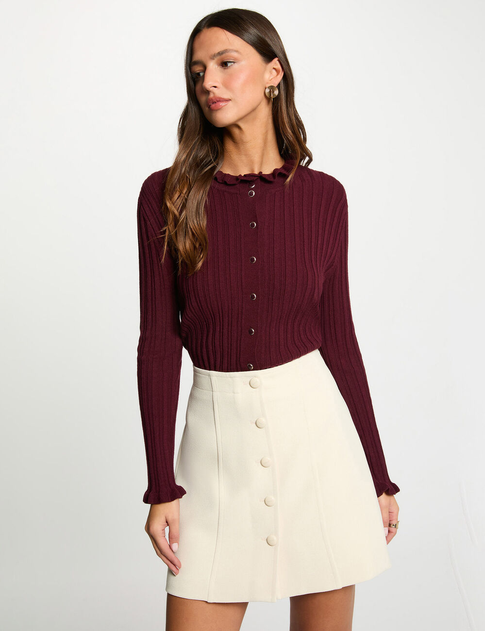 Falda corta ajustada creme mujer