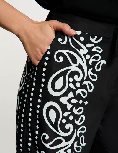 Pantal&oacute;n fluido estampado negro mujer
