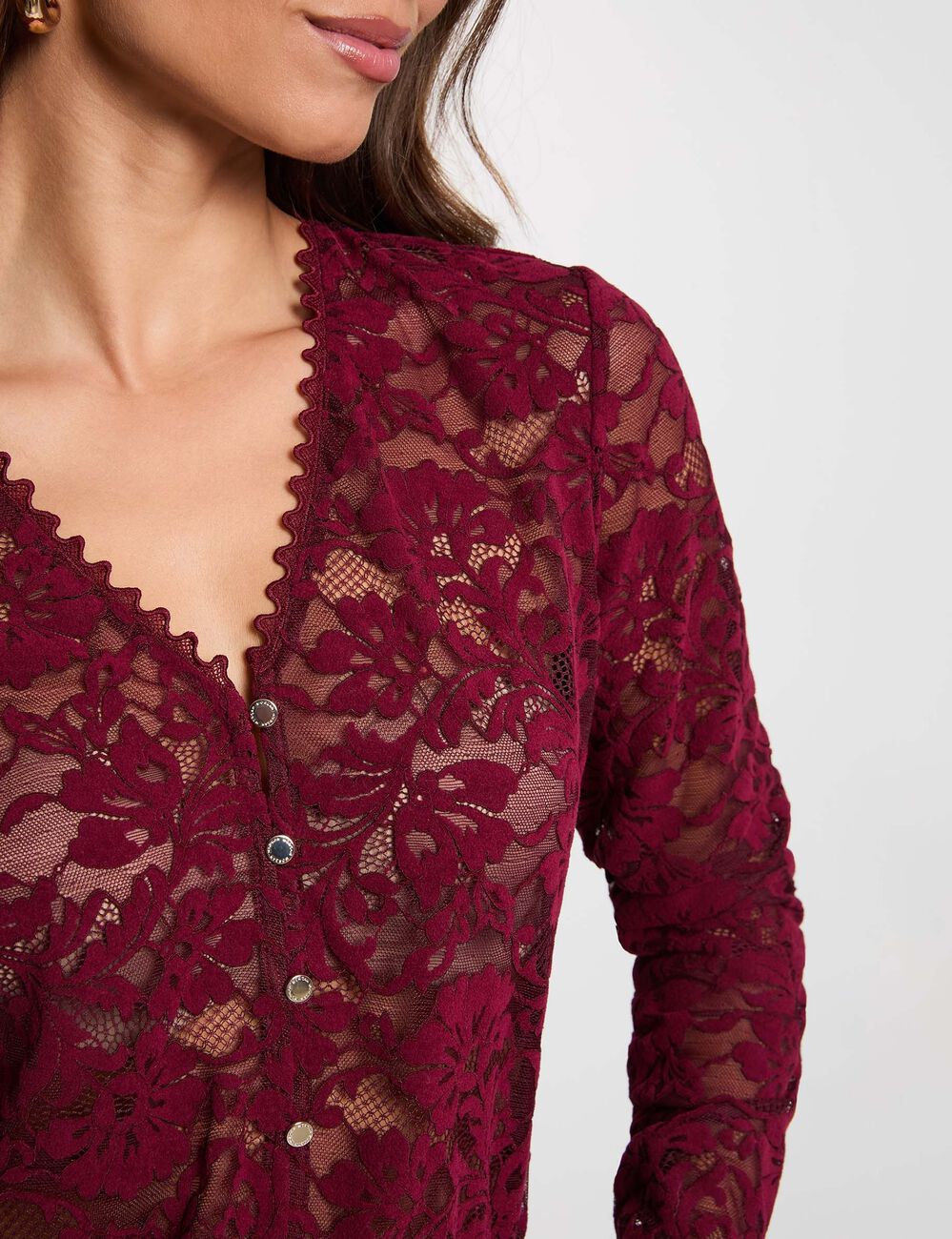 Blusa de encaje con cuello en V ciruela mujer