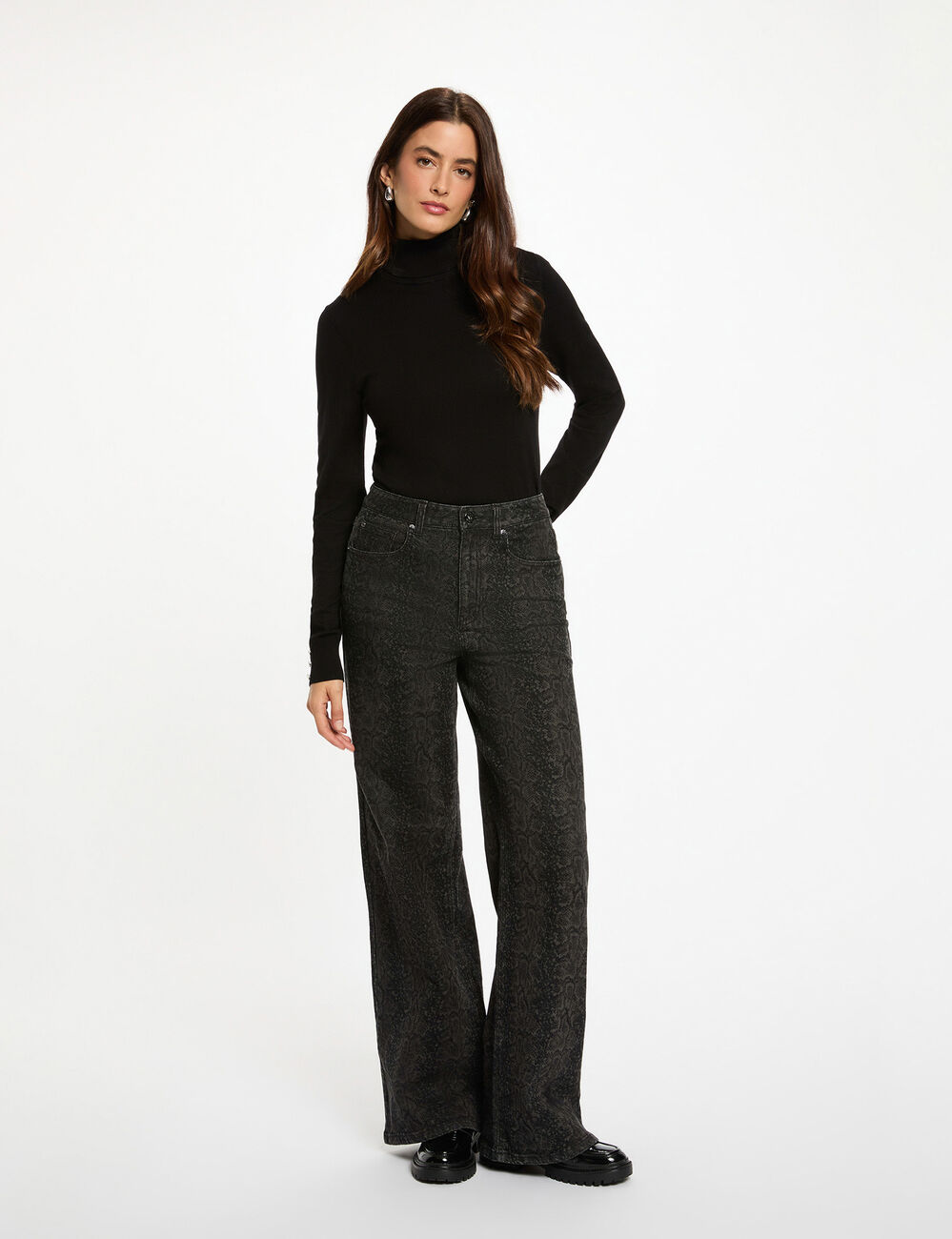 Jersey de cuello alto negro mujer