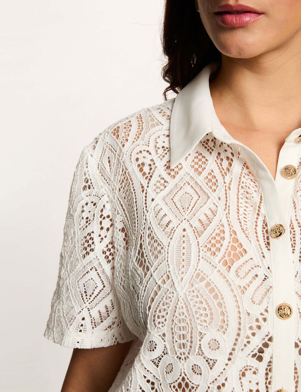 Camisa de encaje con cuello vuelto blanco mujer