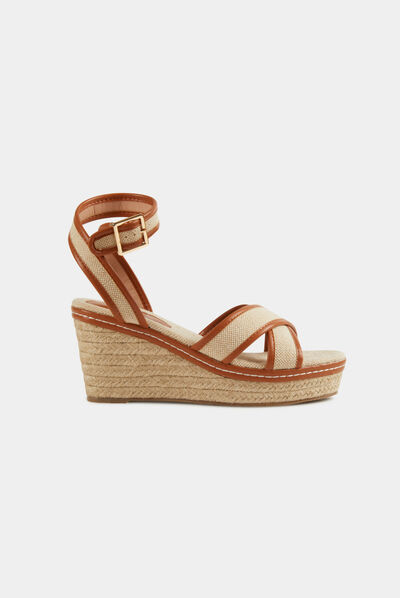 Sandalias plataformas efecto trenzado beige mujer
