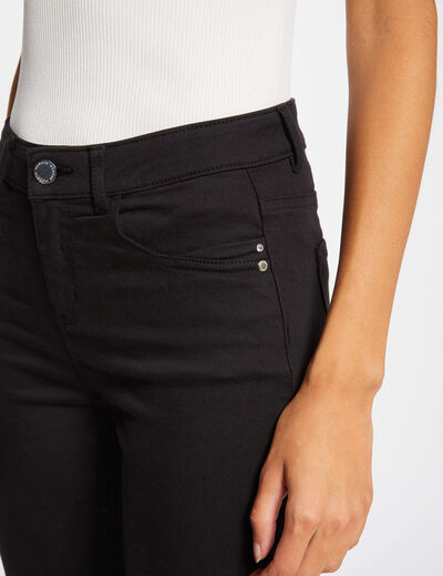 Pantalón slim talle estándar negro mujer