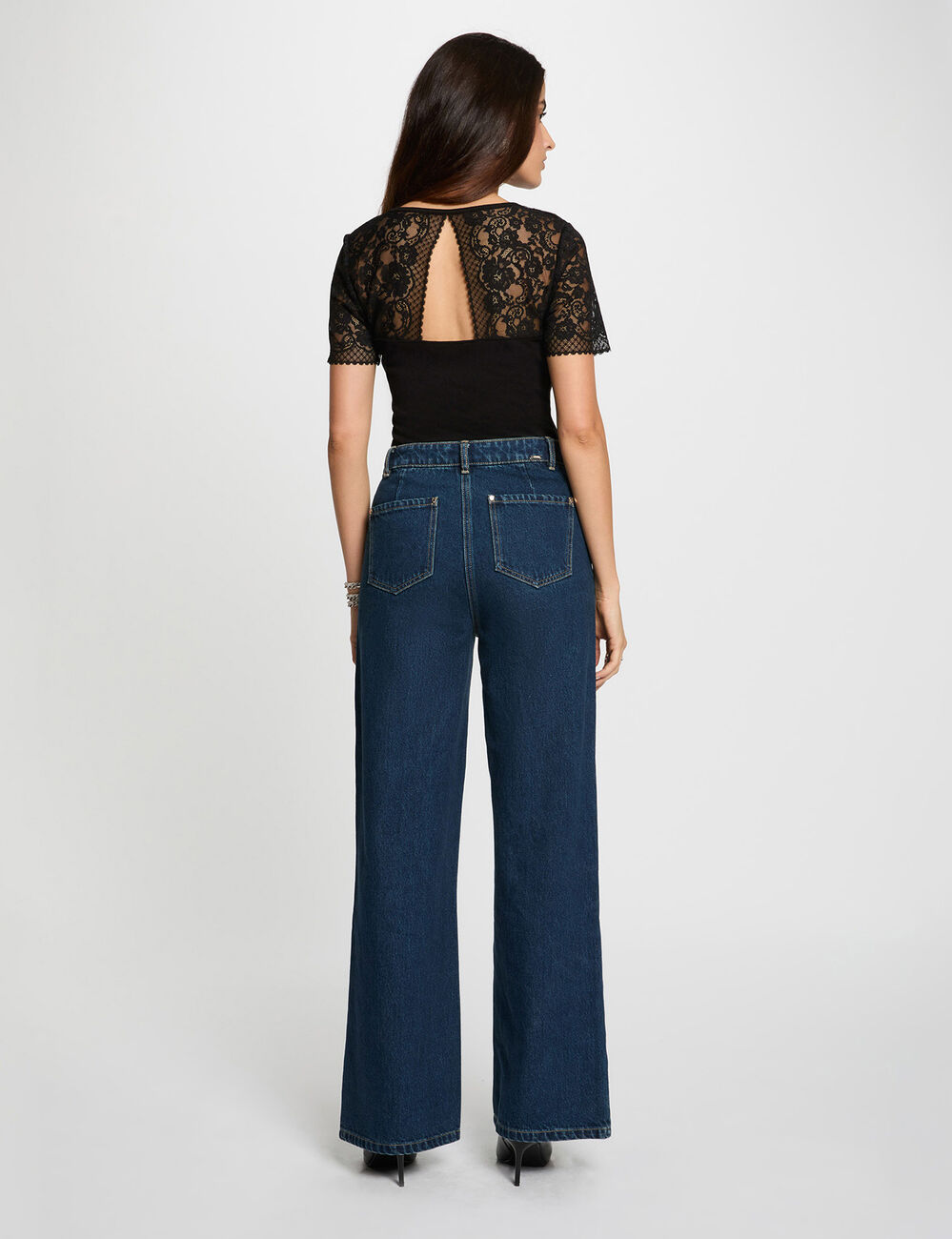 Camiseta de encaje con cuello en V negro mujer