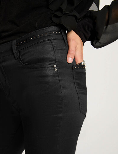 Pantal&oacute;n slim efecto mojado negro mujer