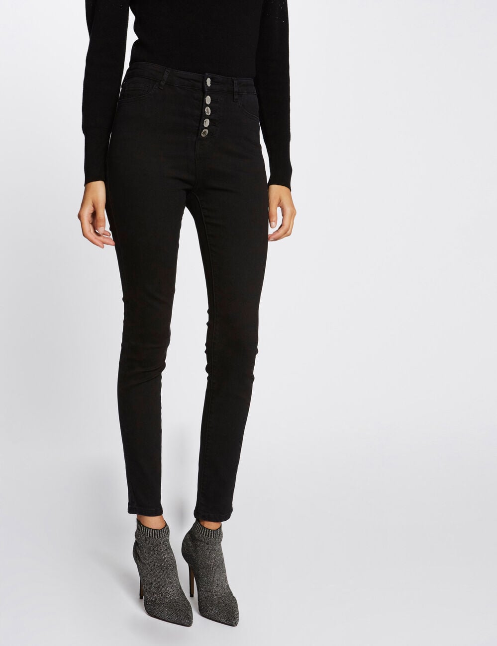 Vaquero skinny talle est&aacute;ndar abotonado negro mujer