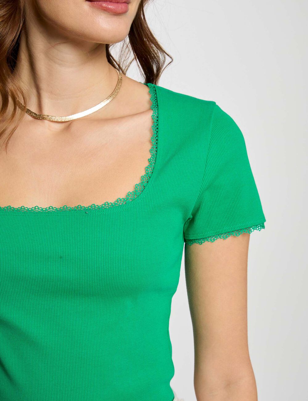 Camiseta acanalada manga corta verde emeralda mujer