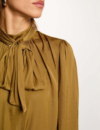 Blusa con cuello lazada c&aacute;mel mujer