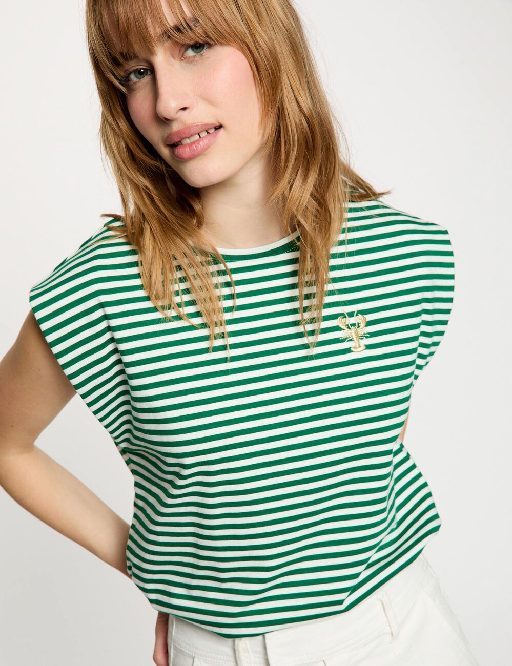Camiseta de rayas bordada verde pradera mujer