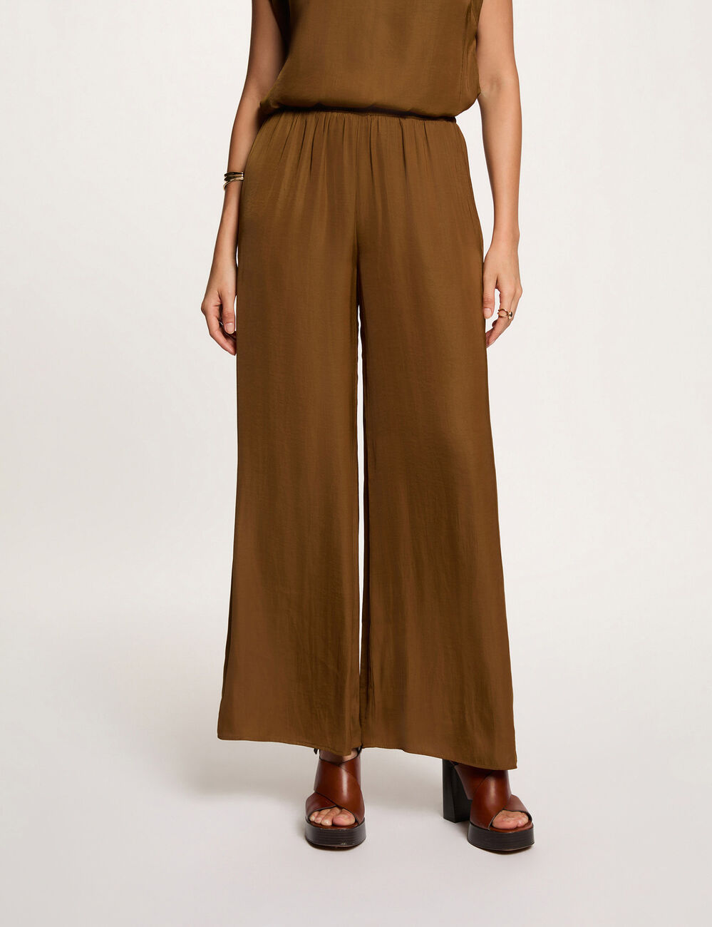 Pantal&oacute;n ancho fluido c&aacute;mel mujer