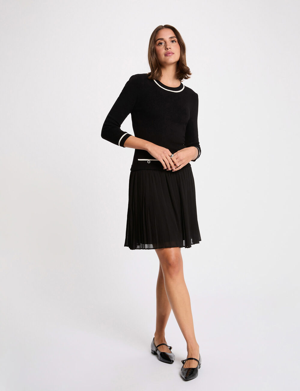 Vestido corto plisado negro mujer