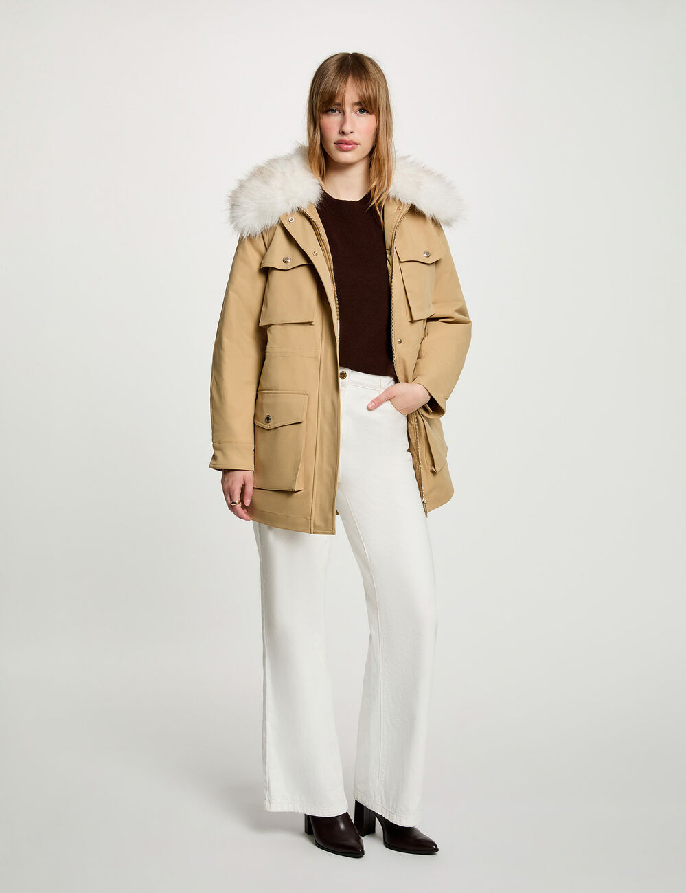 Parka con cuello alto beige mujer