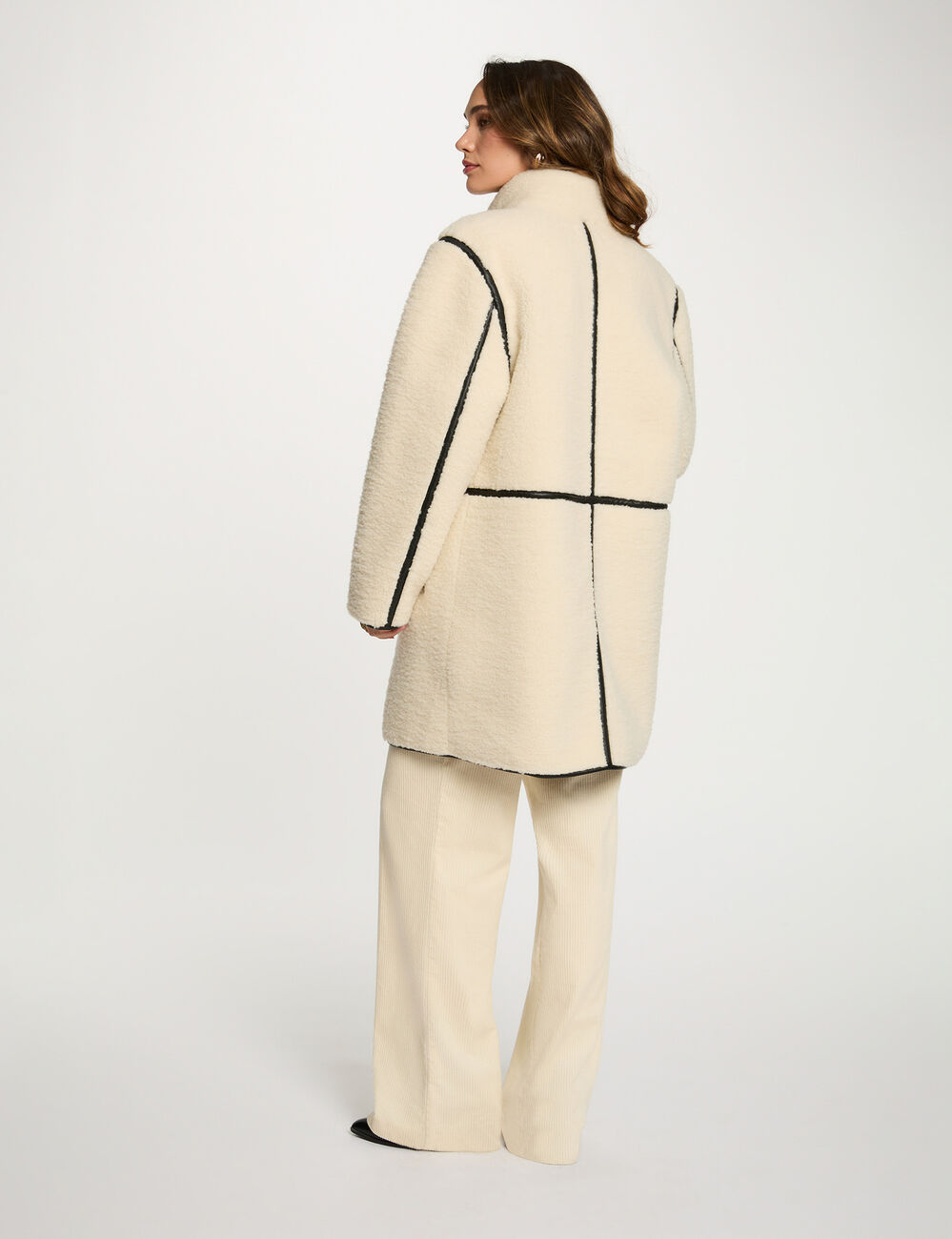 Abrigo oversize suave beige mujer