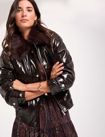 Chaqueta con cuello de pelo marr&oacute;n oscuro mujer