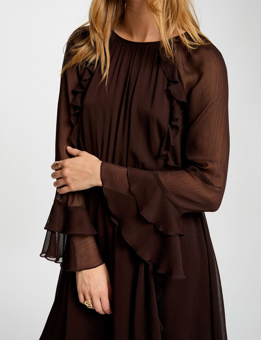 Vestido corto fluido marr&oacute;n oscuro mujer