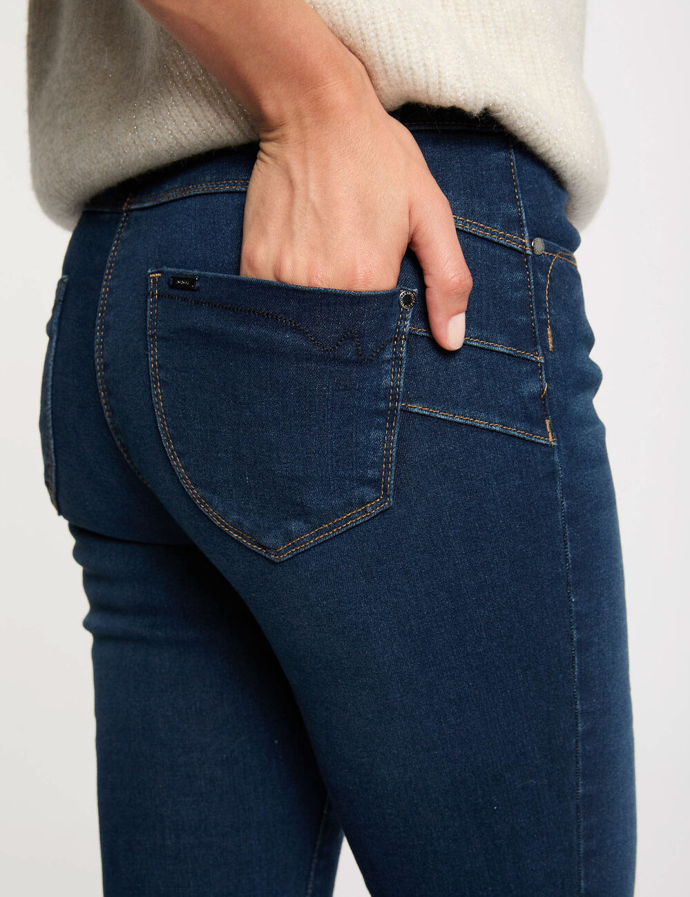Vaquero slim talle estándar denim crudo mujer