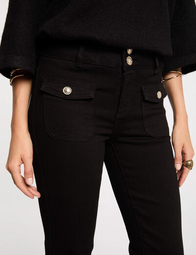 Vaquero boot-cut con bolsillos de solapa negro mujer
