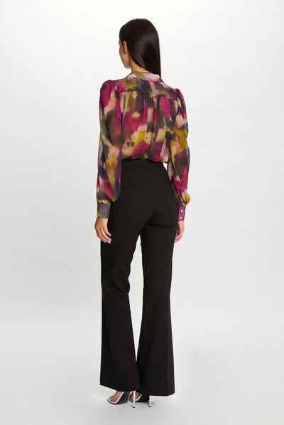 Pantalón city flare con pinzas negro mujer