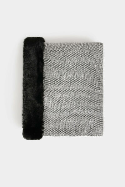 Capa con detalles pelo de imitación crudo mujer