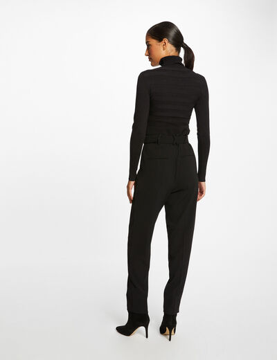 Jersey ajustado de cuello alto negro mujer