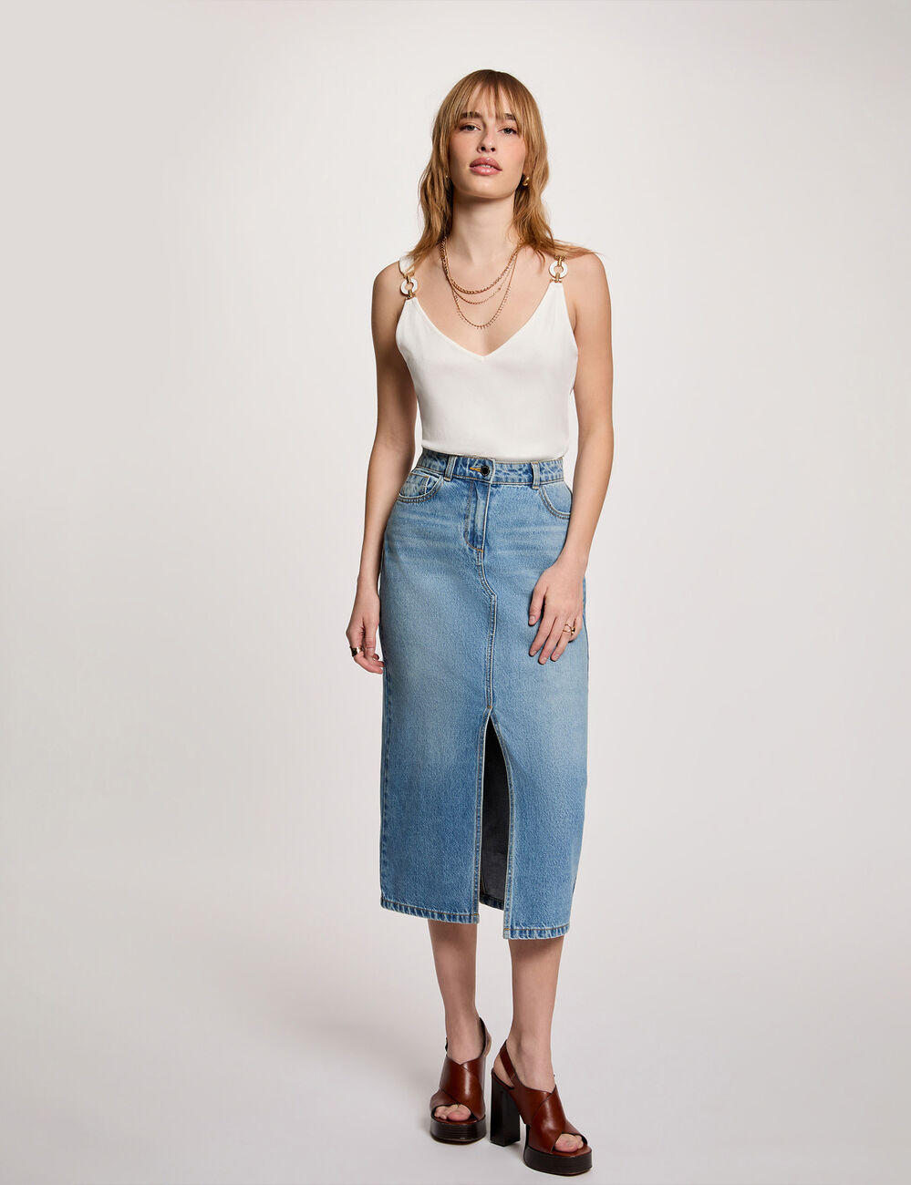 Camiseta ajustada cuello v blanco mujer