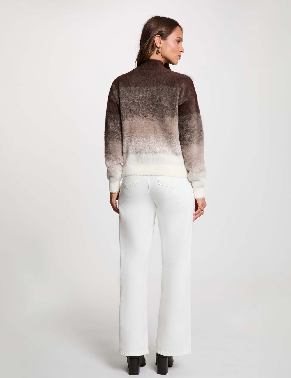 Jersey con cuello alto marr&oacute;n oscuro mujer