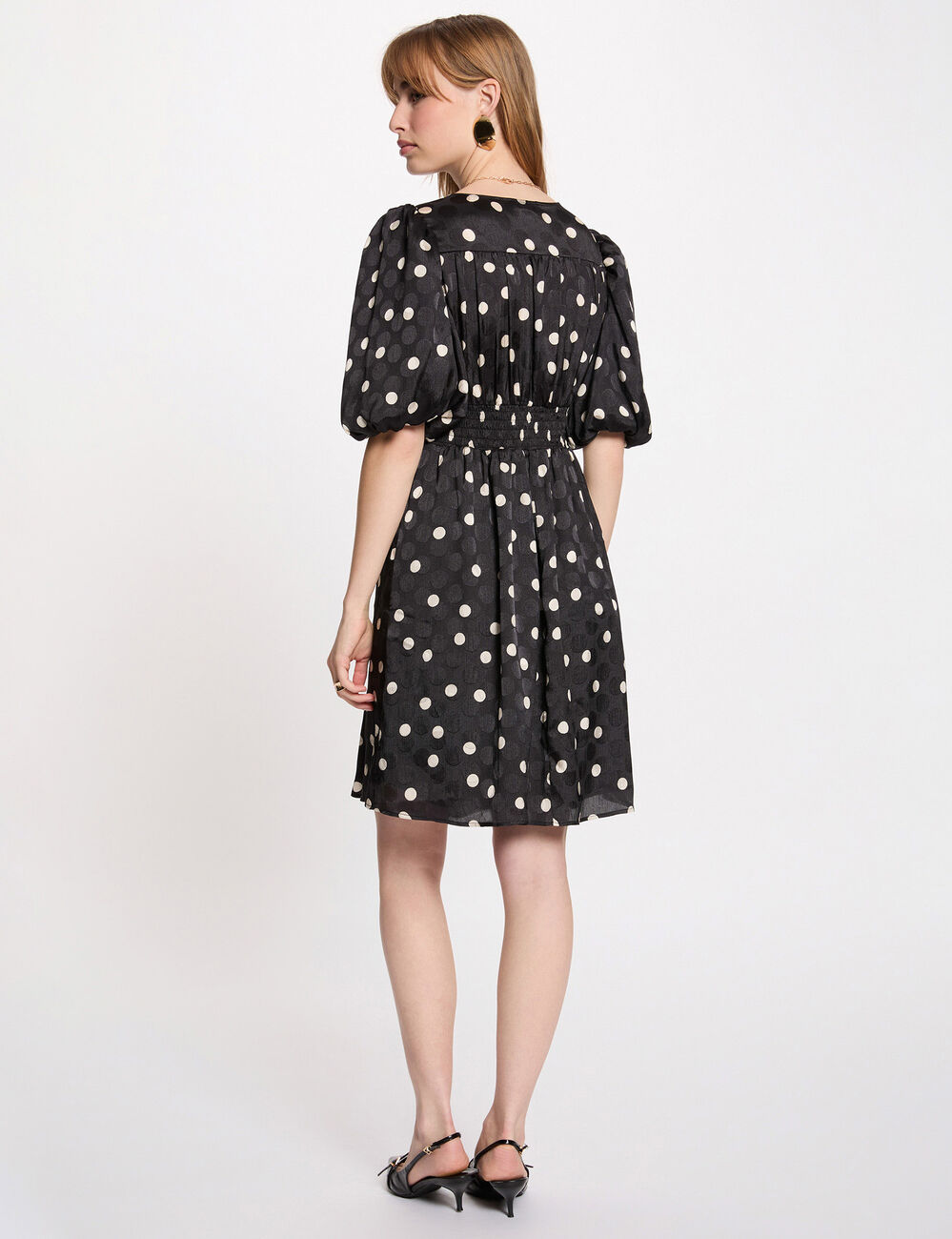 Vestido corto con mangas abullonadas negro mujer