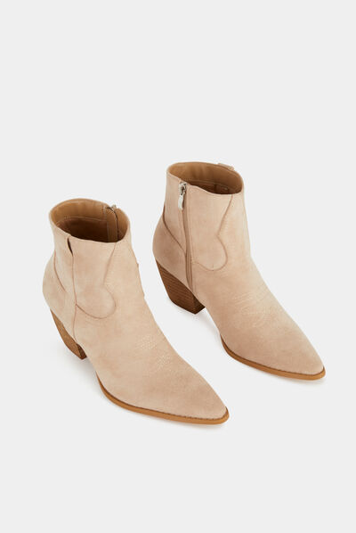 Botines estilo western de tacones beige mujer