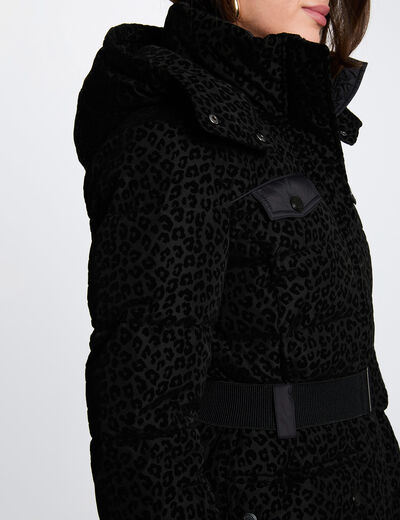 Chaqueta acolchada con cintur&oacute;n negro mujer