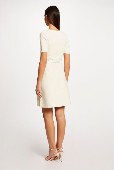 Vestido de punto ajustado con tachuelas crudo medio mujer
