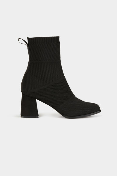Botines acanalados de tacones cuadrados negro mujer