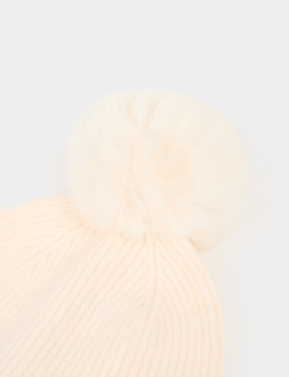 Gorro con hilos metalizados marfil mujer