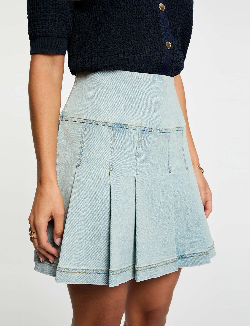 Falda corta plisada denim descolorido mujer
