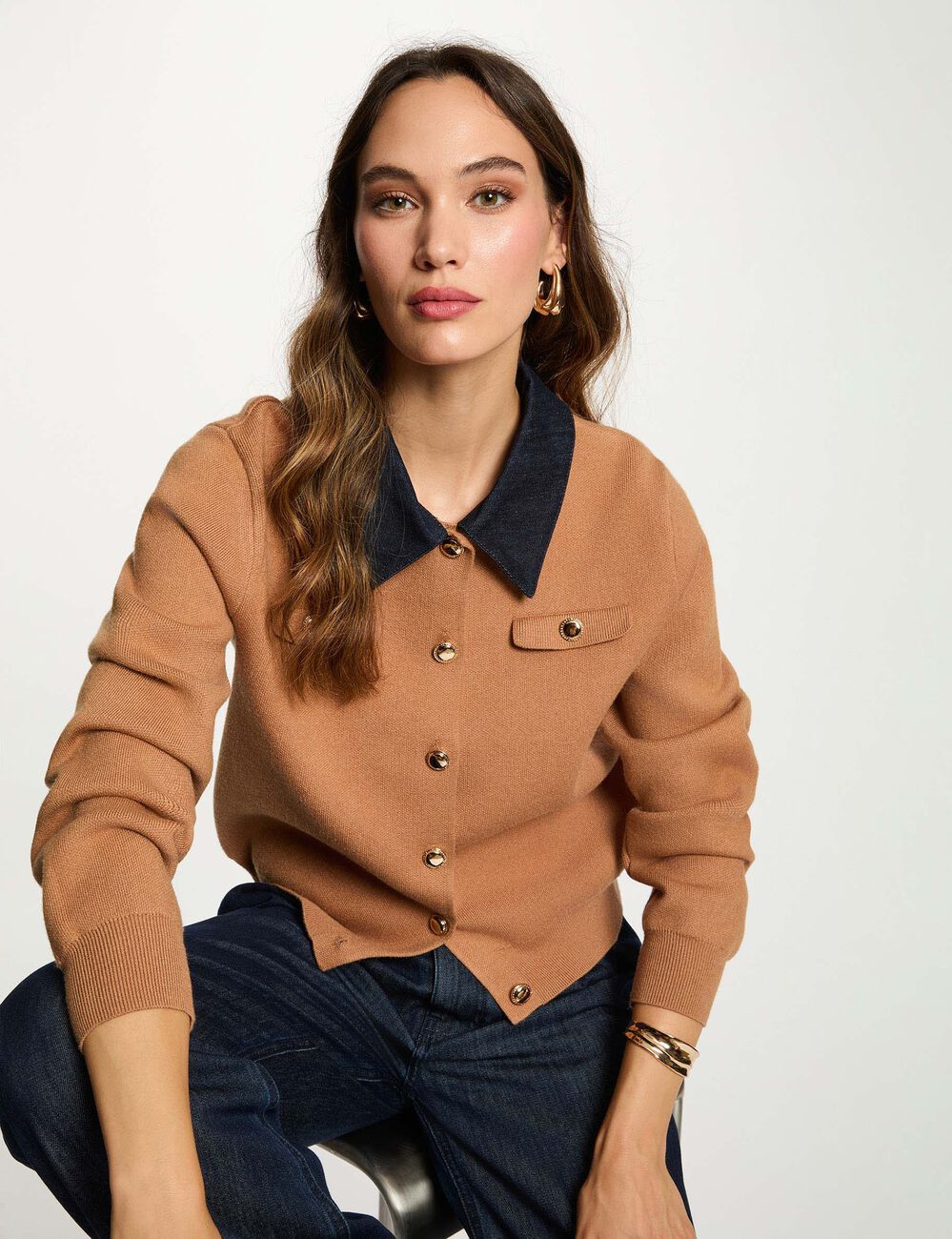 C&aacute;rdigan corto con cuello vuelto beige mujer