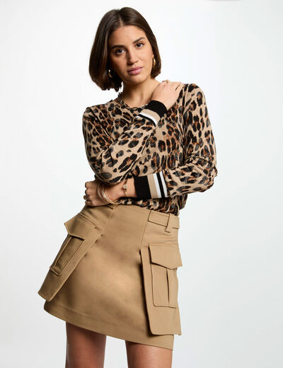 Falda corta bolsillos en lados beige mujer