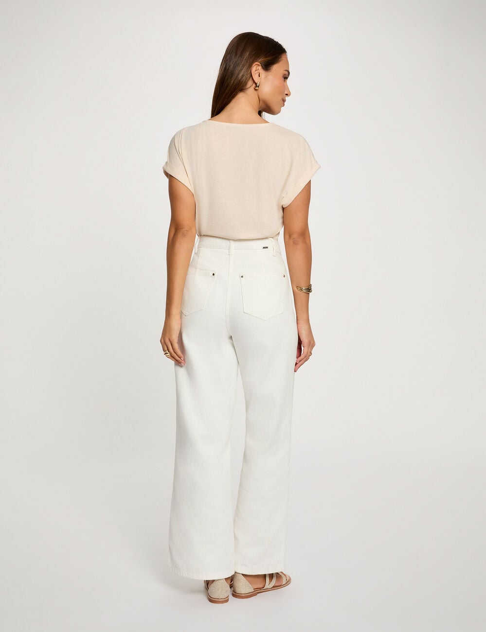 Camiseta cuello v manga corta beige mujer