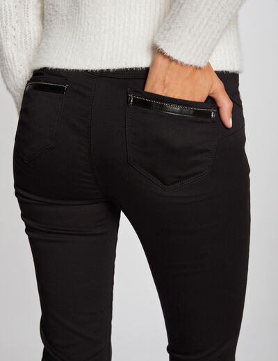 Pantalón slim talle estándar negro mujer