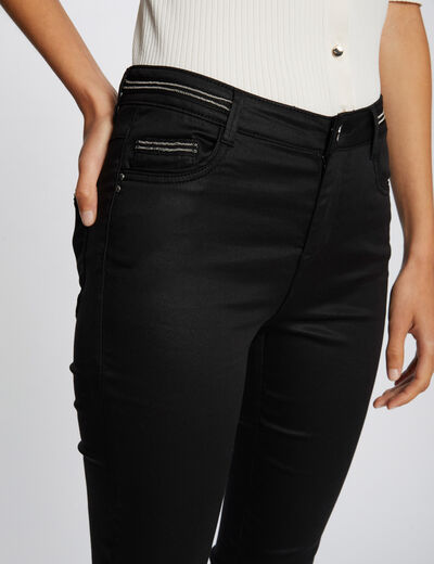 Pantalón slim efecto mojado negro mujer