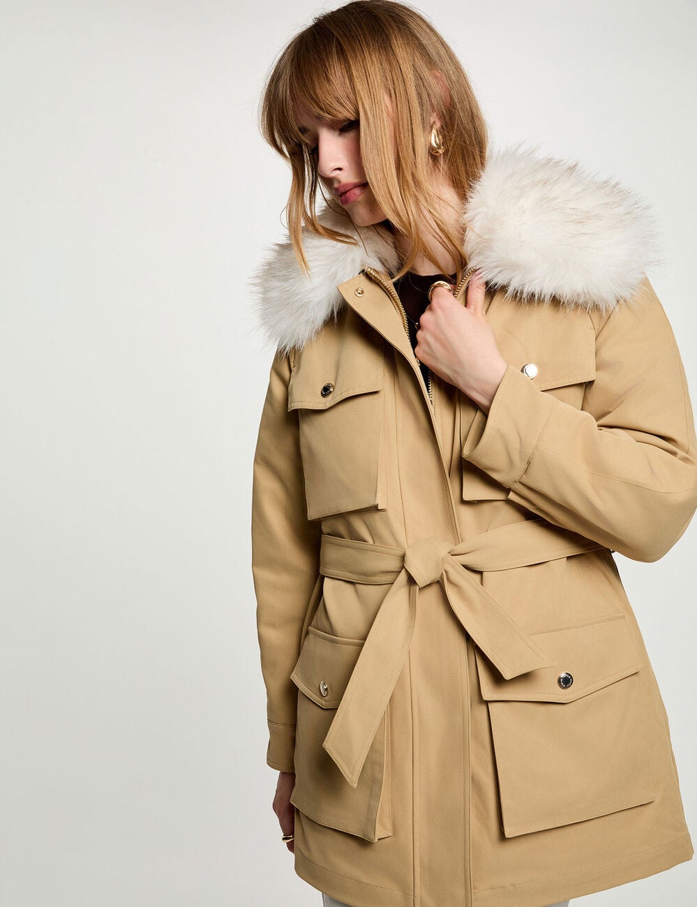 Parka con cuello alto beige mujer