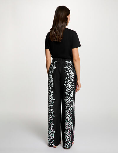 Pantal&oacute;n fluido estampado negro mujer