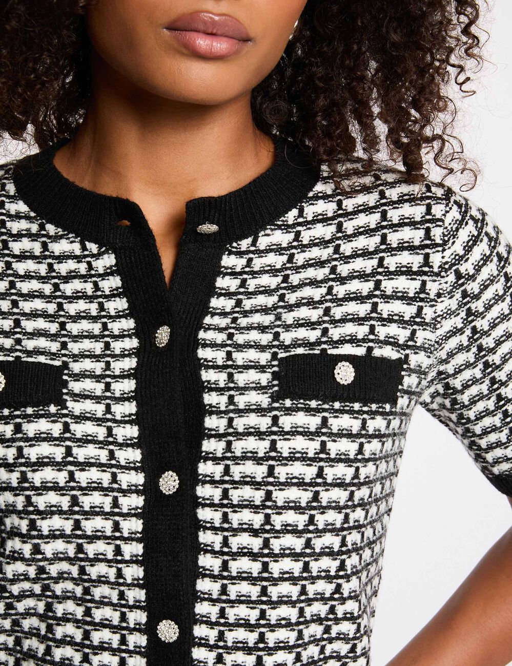 C&aacute;rdigan manga corta estampado negro mujer