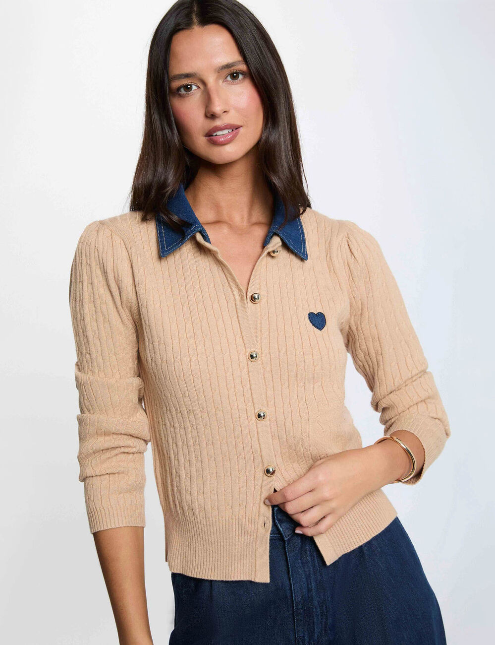 Jersey con cuello vuelto y botones c&aacute;mel mujer