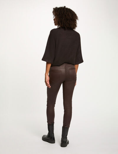 Pantalón slim efecto mojado marrón oscuro mujer