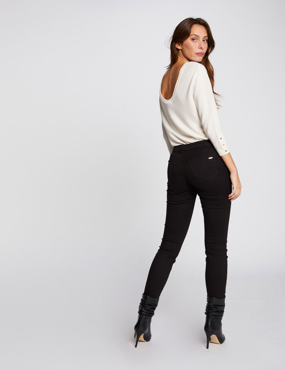 Pantal&oacute;n skinny talle bajo negro mujer
