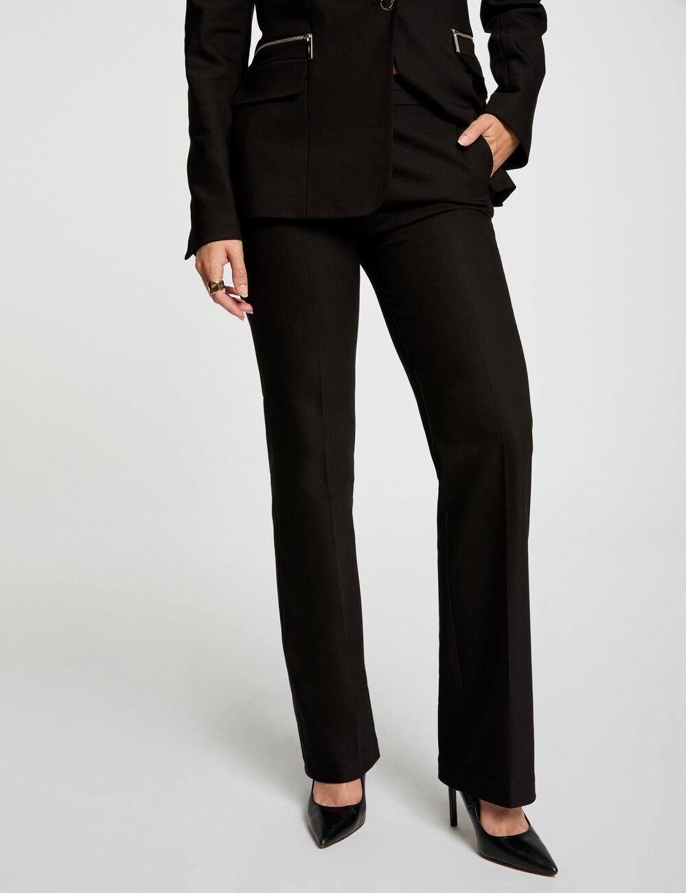 Pantalón ajustado negro mujer