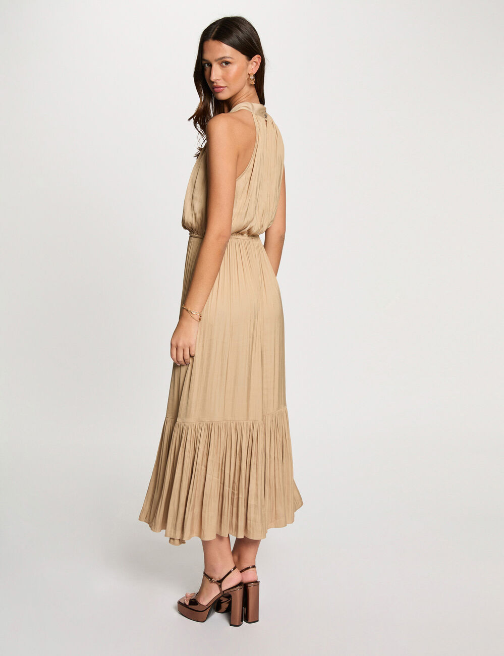Vestido largo de cuello alto beige mujer